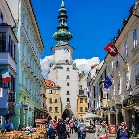 Queen Flat In Old Town With Castle View Bratislava