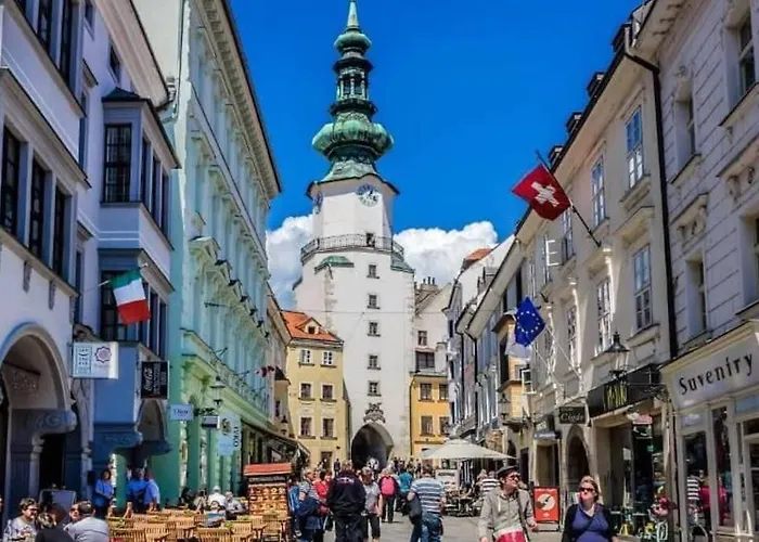 Queen Flat In Old Town With Castle View Bratislava